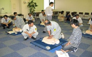 イメージ画像:AEDを使用した普通救命講座